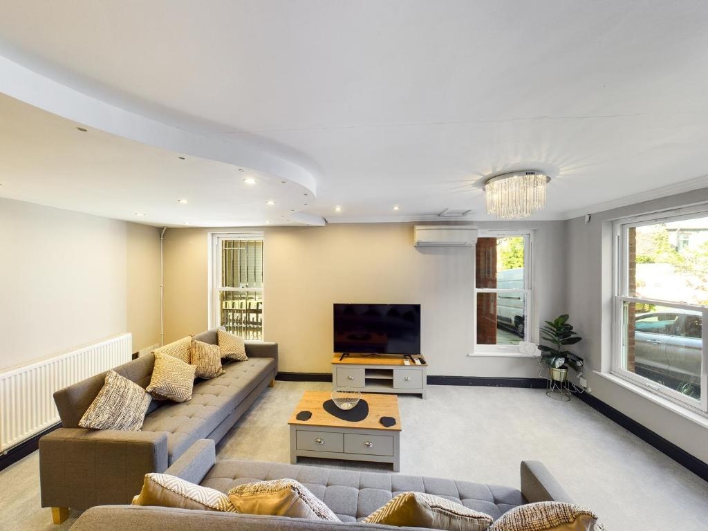 18 Palm Hill, Oxton