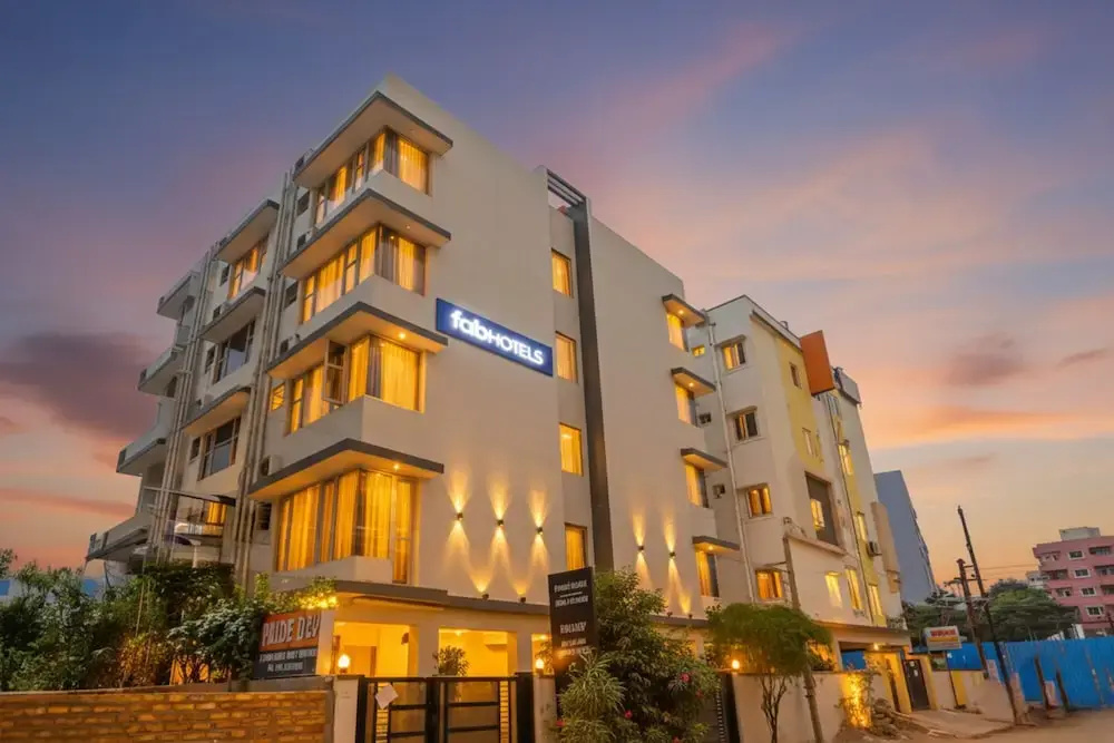 Fabhotel Pride Inn