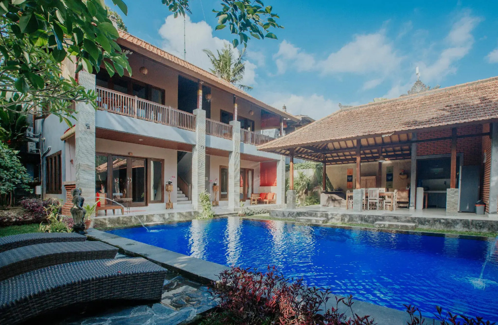 4 Bedrooms Villa
