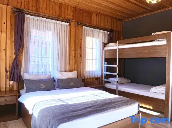 Standard Quadruple Family room