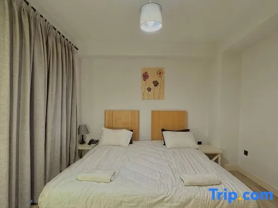 Taksim Square—1BR Deluxe Suite 03