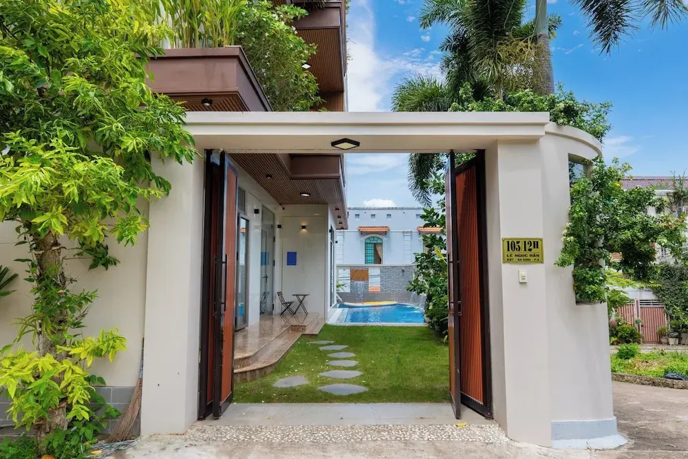 Nancy Grand Strip Villa Pool new 1