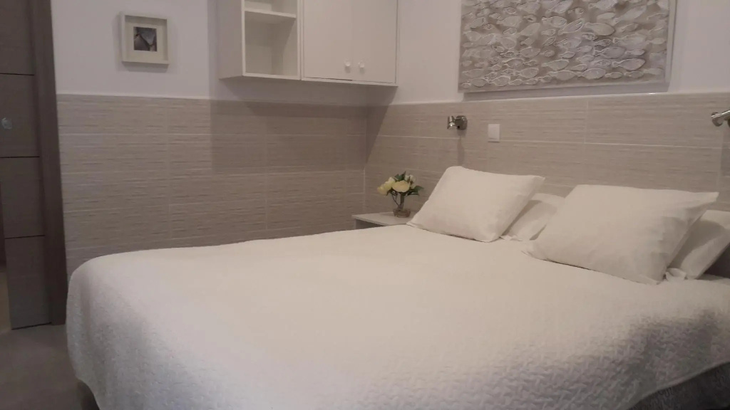Standard Double room with courtyard view (full double bed)