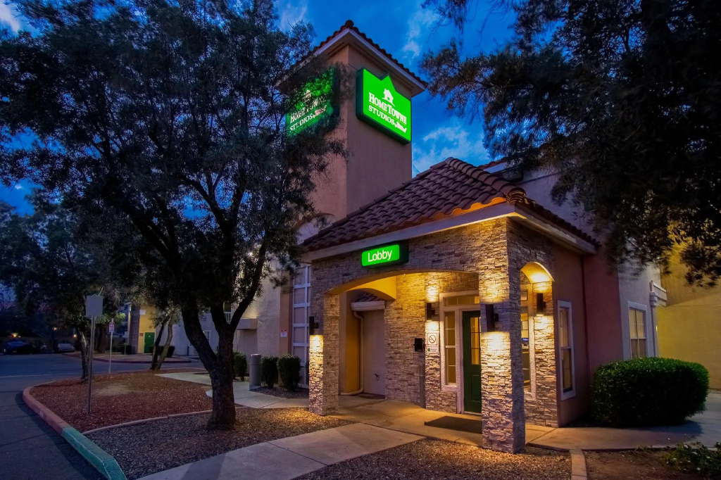 HomeTowne Studios Phoenix - Dunlap Ave