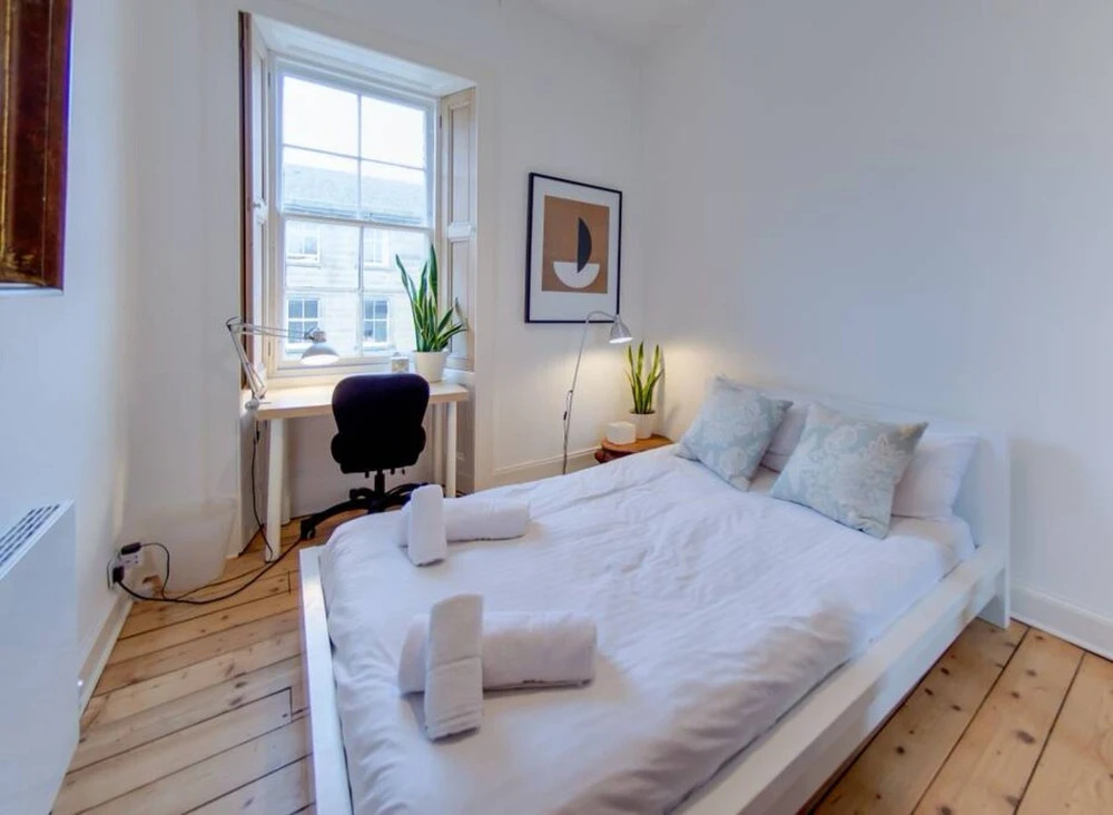 2 Bedroom Apartment With Cinema Screen Sleeps 5