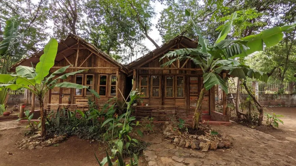 Bungalow with garden view