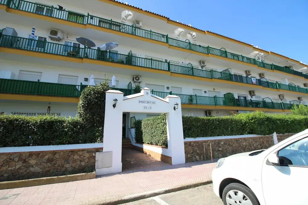 Apartment in Empuriabrava Near Sandy Beach