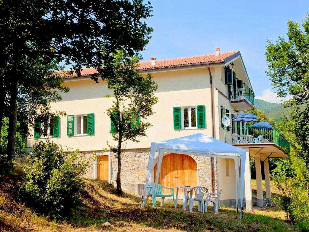 Cottage in Sesta Godano Near Forest & Sea