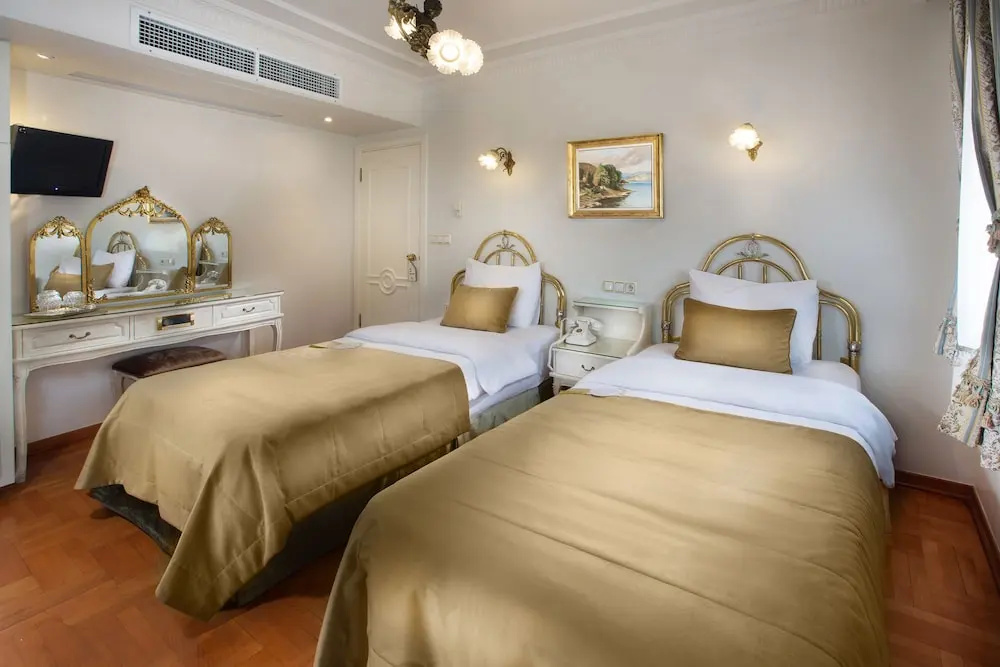 Standard Triple room