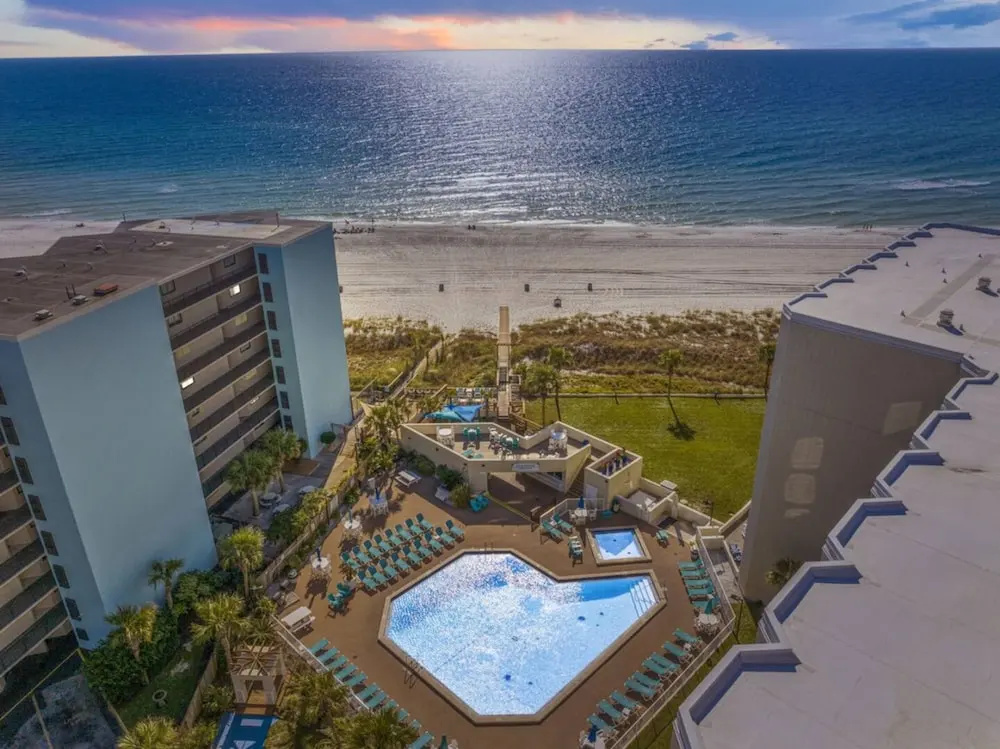 Renovated Beach Front Condo - Top of the Gulf 302