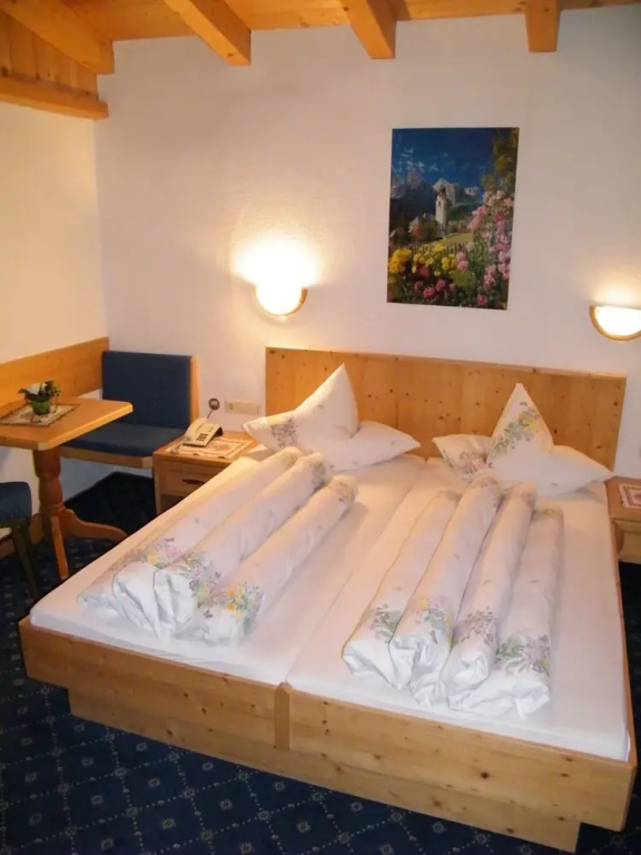 Standard Double room with balcony and with mountain view (full double bed)