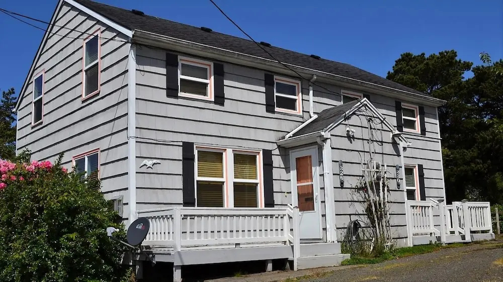 326 2Nd Ave.