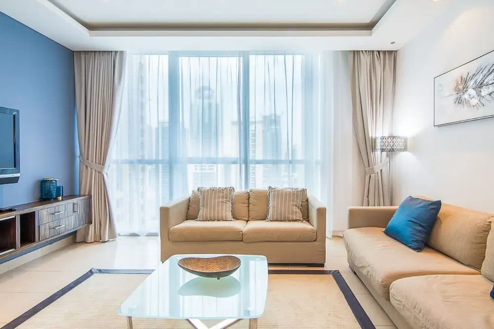 Jlt Bonnington Tower 1 Br Apartment Lake View