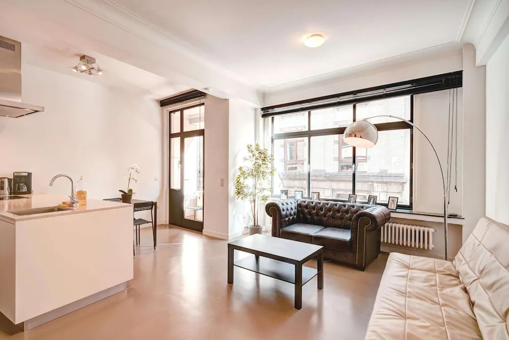 Chic Meir Stay for 9 With Balcony
