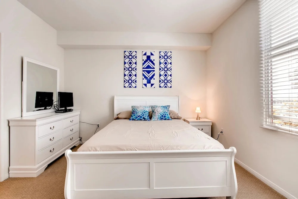 2 Bedroom Triplex Steps from Balboa Park