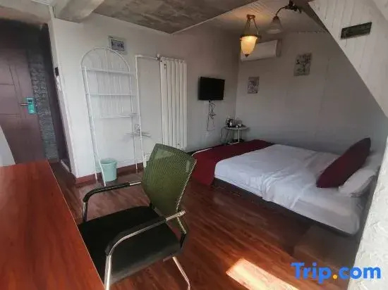 Standard Double room with balcony (full double bed)