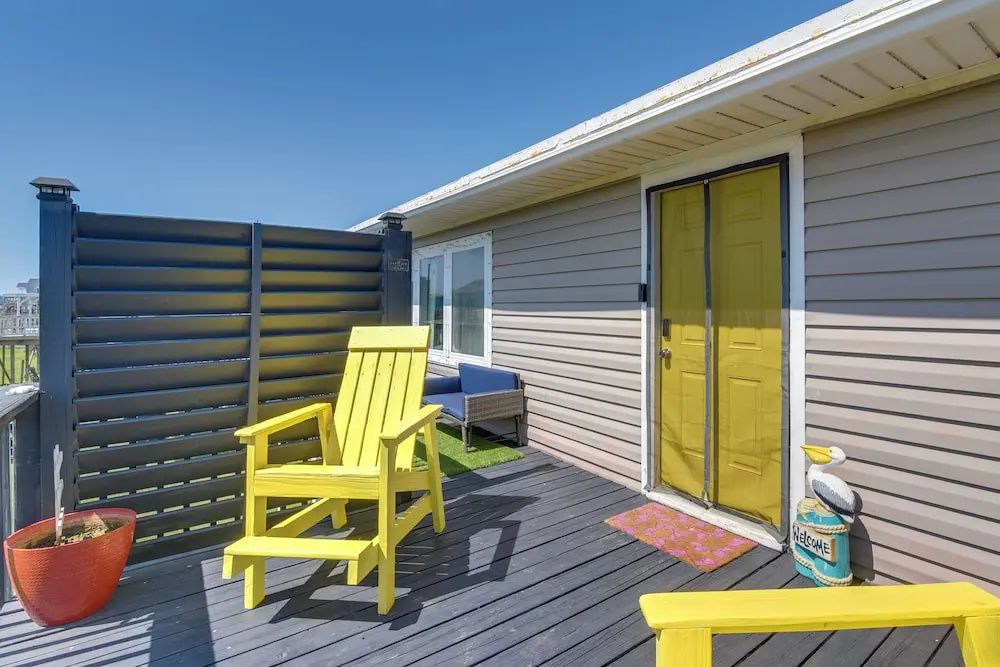 Steps to Surfside Beach! Ocean-view Texas Retreat