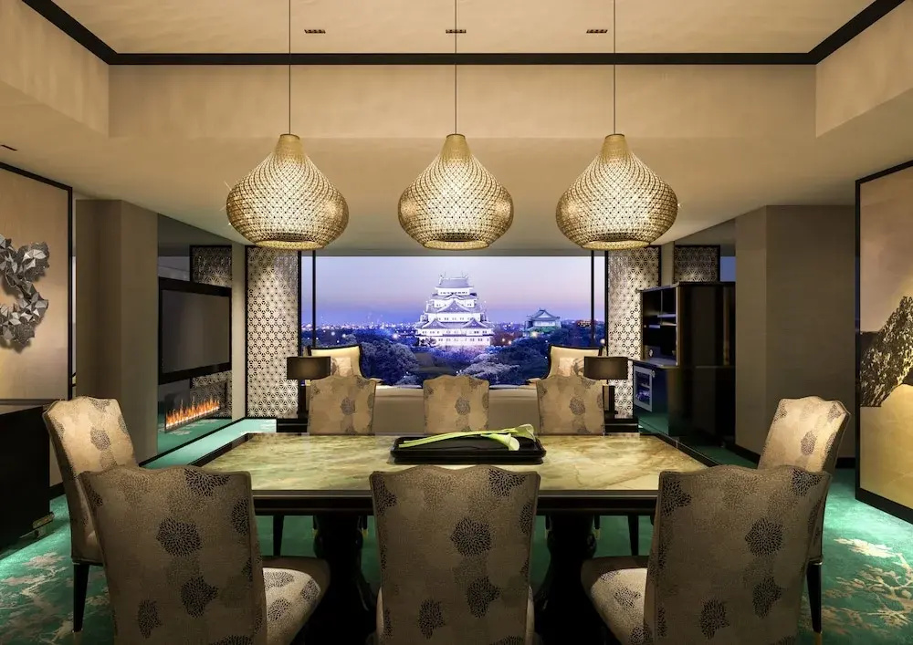 Grand Double Club room with balcony (full double bed)