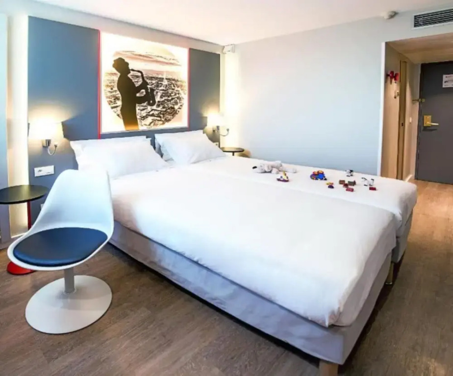 Kyriad Paris Nord Porte de Saint Ouen Hotel — фото