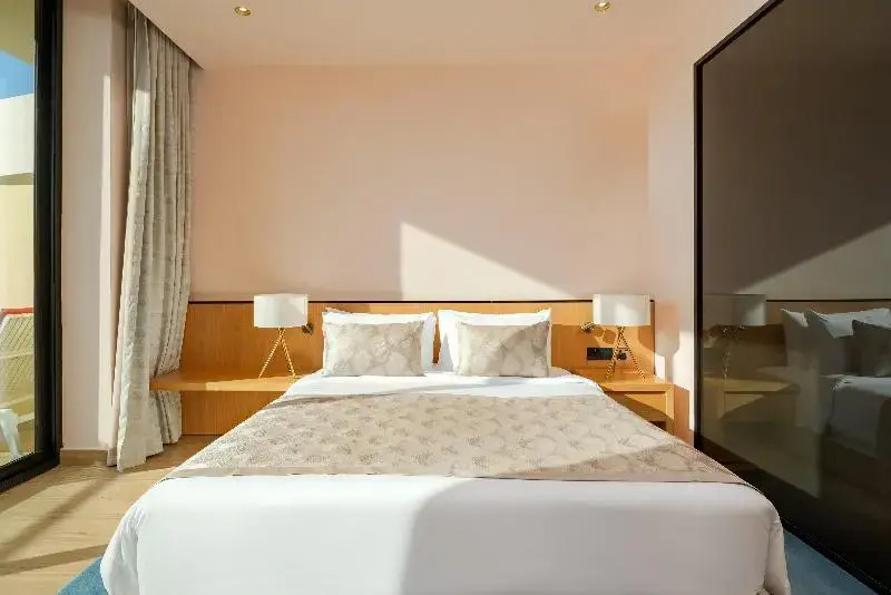 Двухместный номер Premium с красивым видом из окна двуспальная кровать в Voco Monaco Dubai