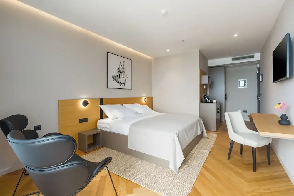 Standard Double room with balcony and with sea view (full double bed)
