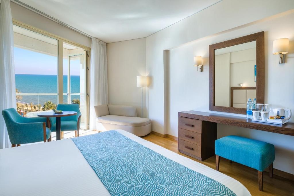Standard Double room with side sea view (full double bed) (bed type is subject to availability)