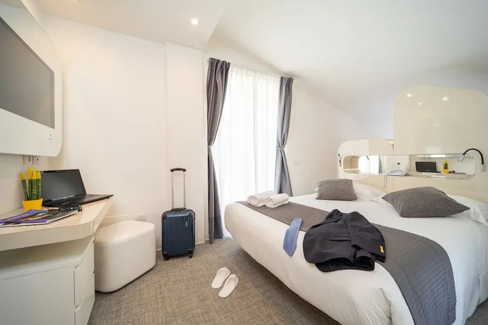 Deluxe Double room with balcony and with view full double bed