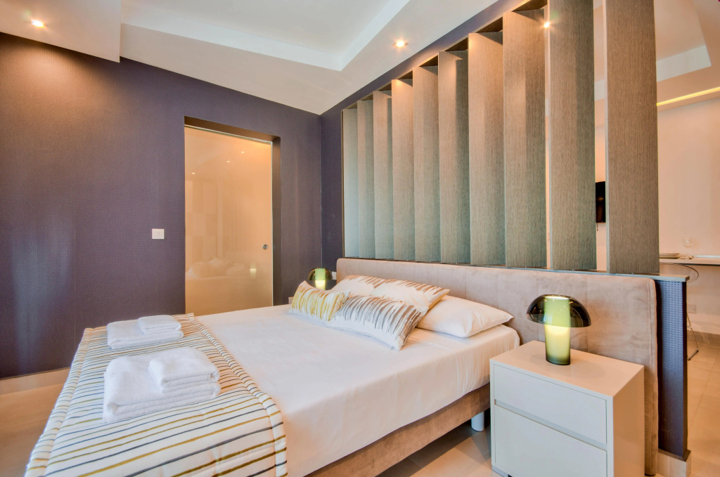Jules Suites — 2