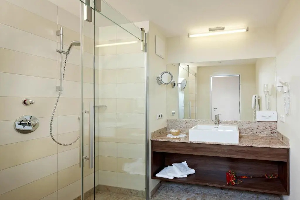 Standard Double room with balcony (full double bed)