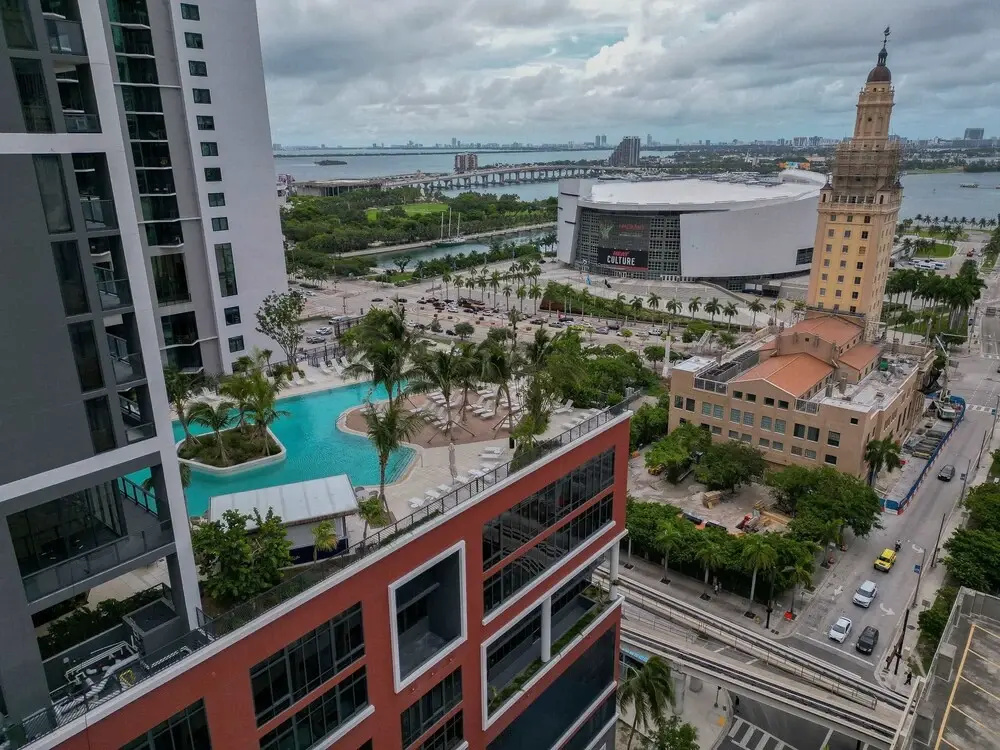 Rumrunner Downtown Pool Gym Full Service Tower