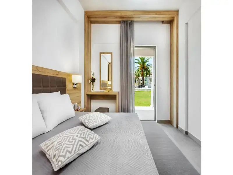 Deluxe Double room with balcony (full double bed)