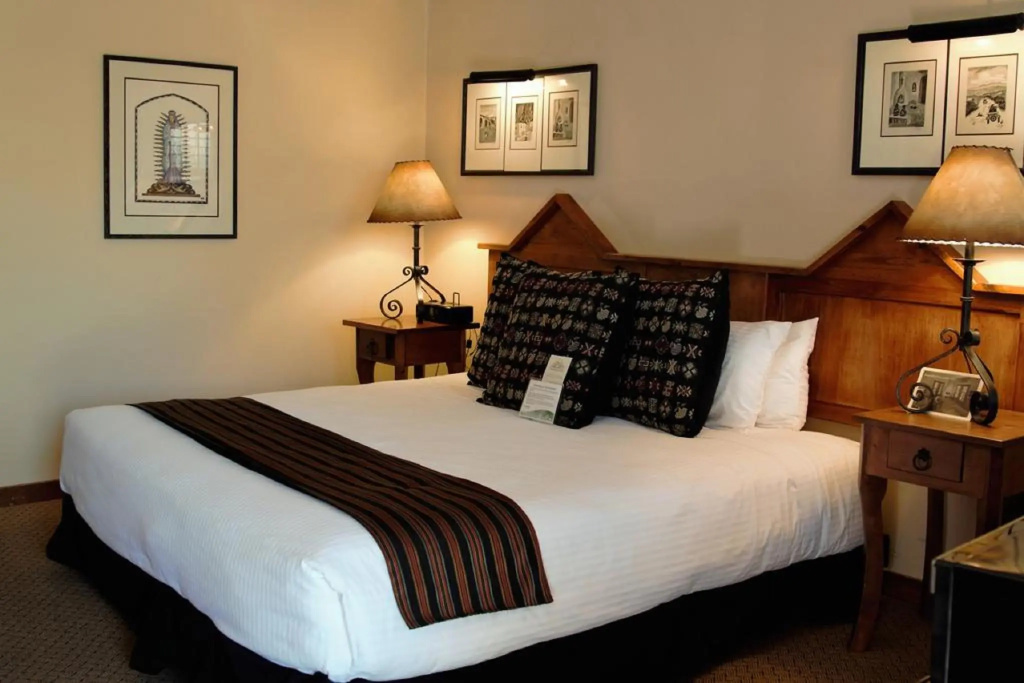 Standard Double room with balcony (full double bed)