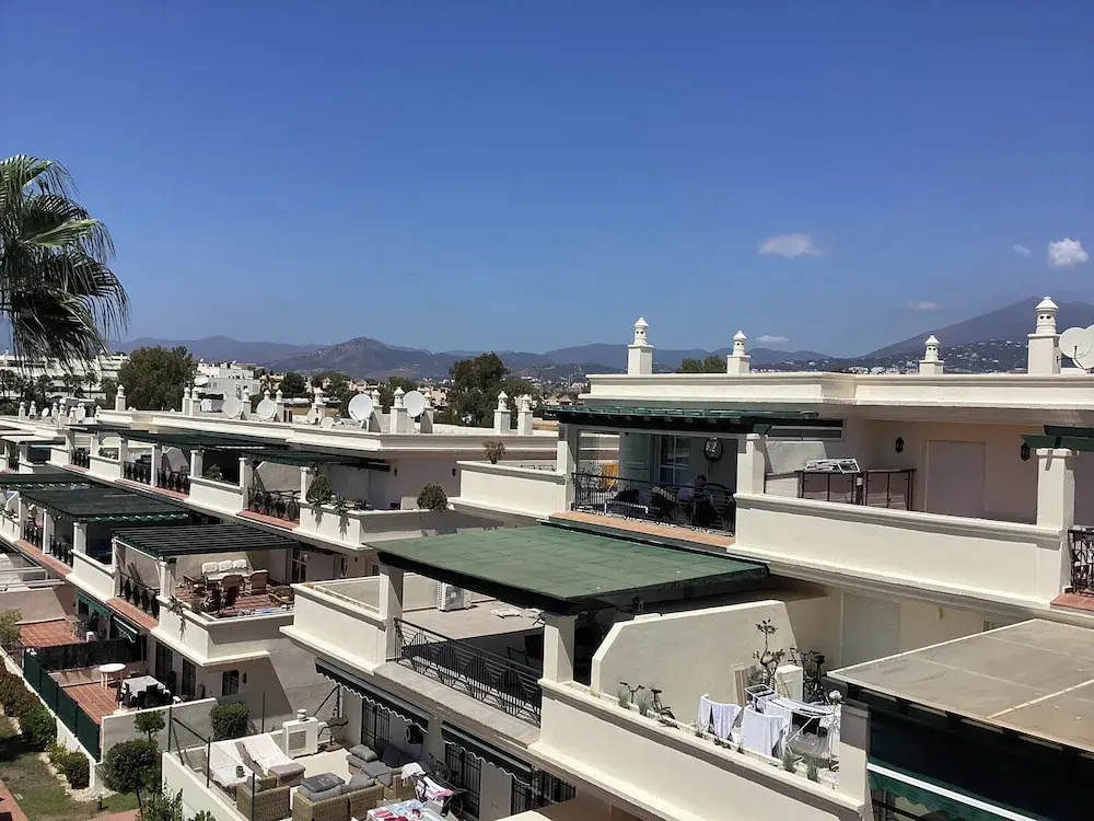 Marbella Retreat - 2 Beds - Sleeps 5 - Pool