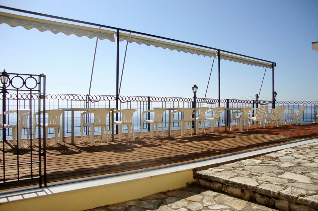 Beach & Waterfront