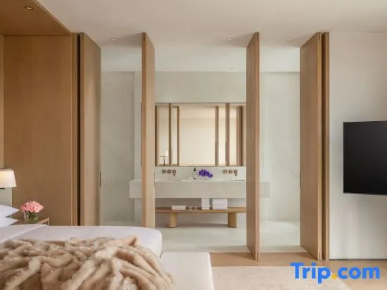 Standard Double room with lake view (full double bed)