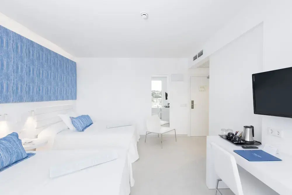 Comfort room with balcony and with partial sea view