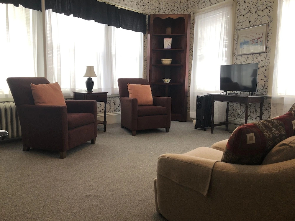 Double Suite (full double bed)
