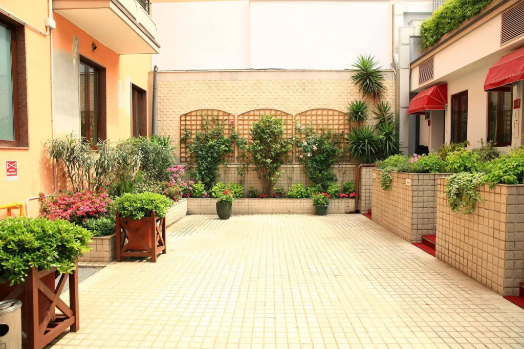 Huaxia Milano - Général