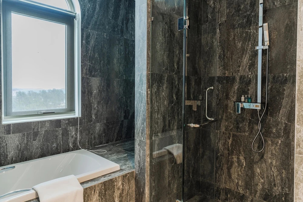 Двухместный номер Standard с красивым видом из окна 2 отдельные кровати в Sea Breeze Hotel & Villa