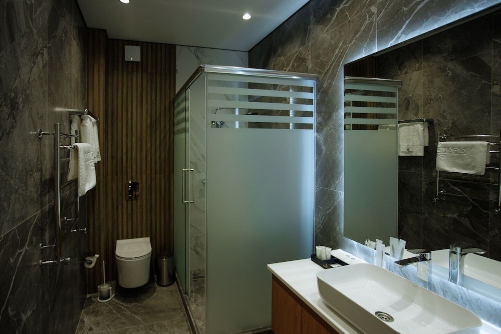 Люкс Luxury с видом на город в Grand Altyn Hotel