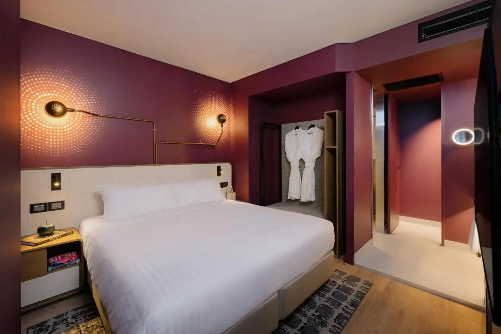 1 Bedroom Double Suite with city view (full double bed)