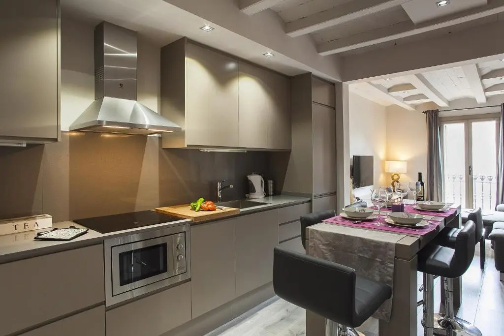 Elegant Eixample Apartment Nicely Decorated