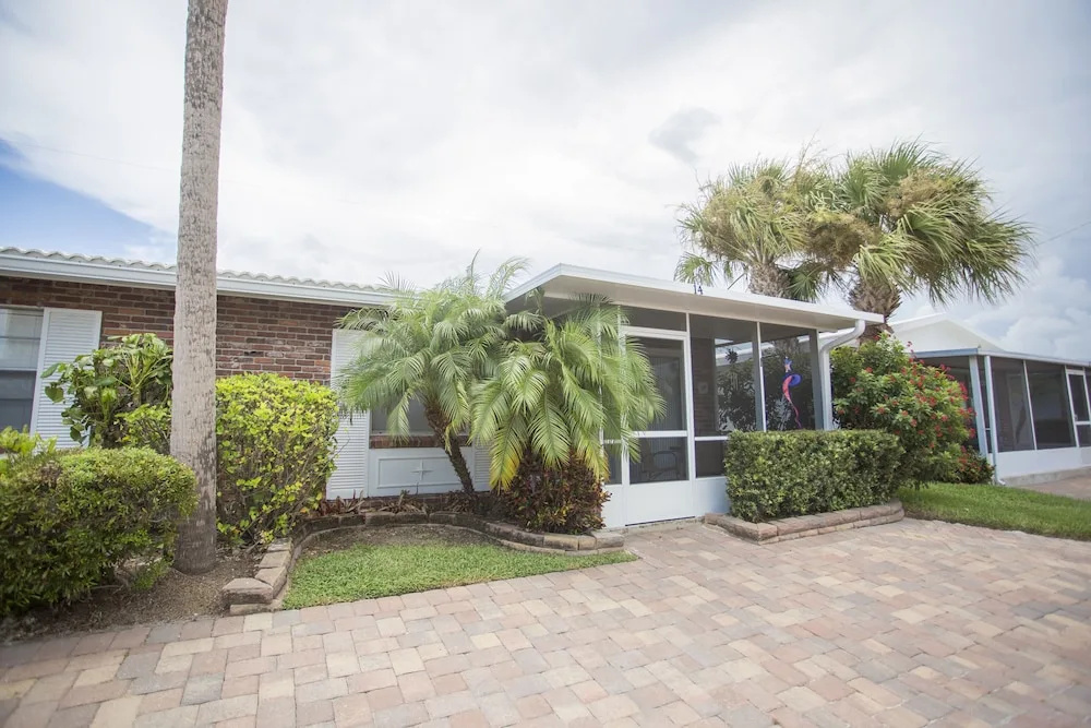 Aloha Kai - Unit 14 1 Bedroom 1 Bathroom Apts