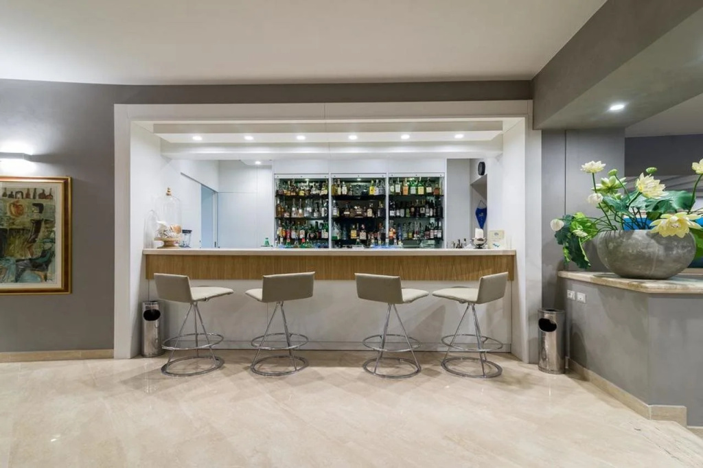 Lobby & Reception