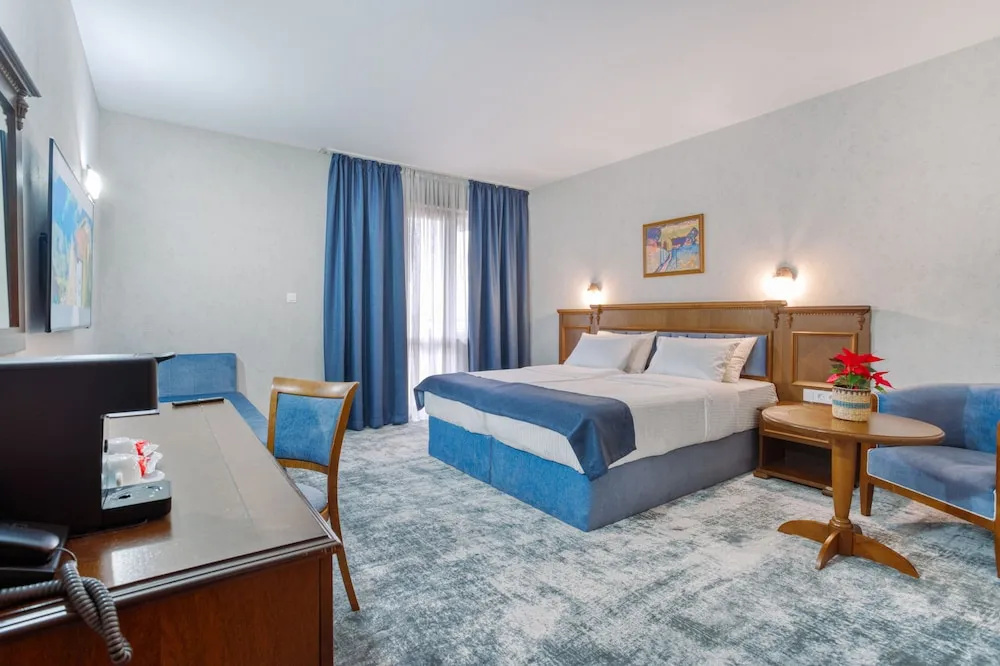 Executive Double room with balcony (full double bed)