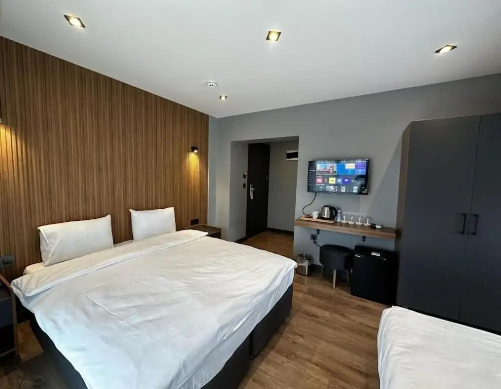Standard Quadruple Family room with city view
