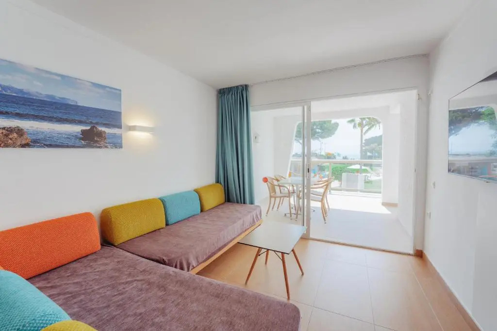 2 Bedrooms Apartment with sea view