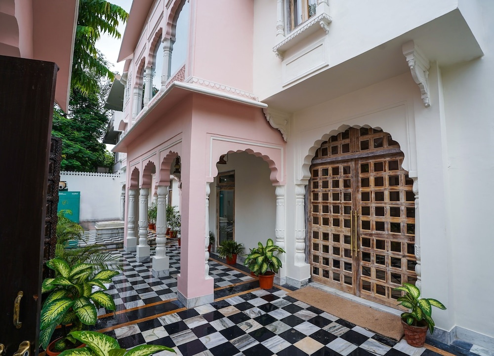 Dev Mahal - A Boutique Heritage Hotel — фото 1