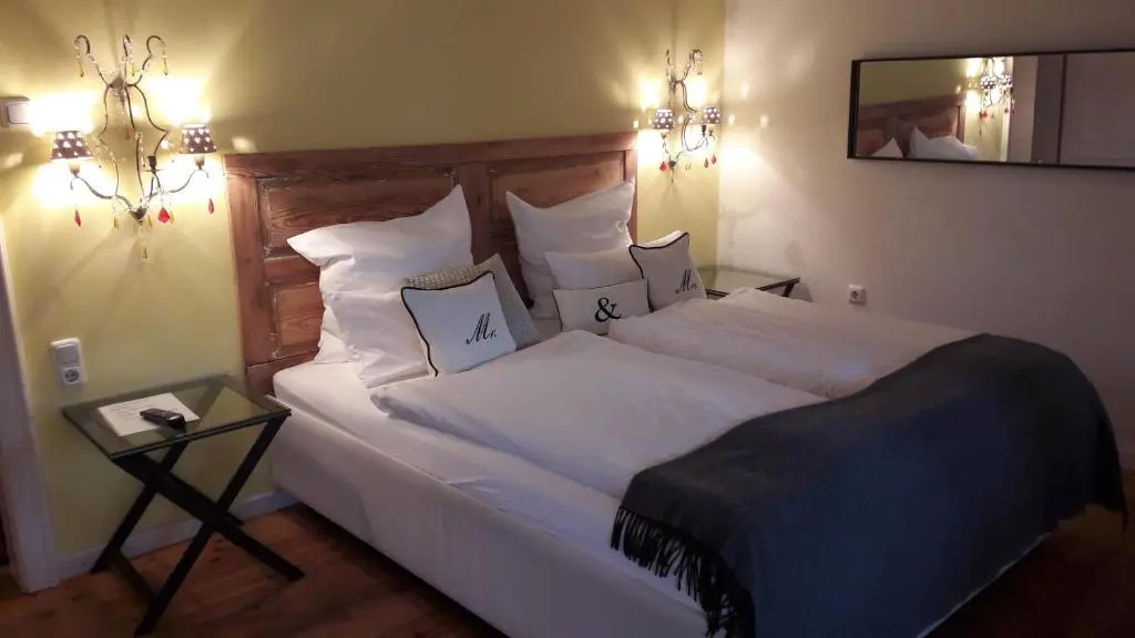 Standard Double room with balcony (full double bed)