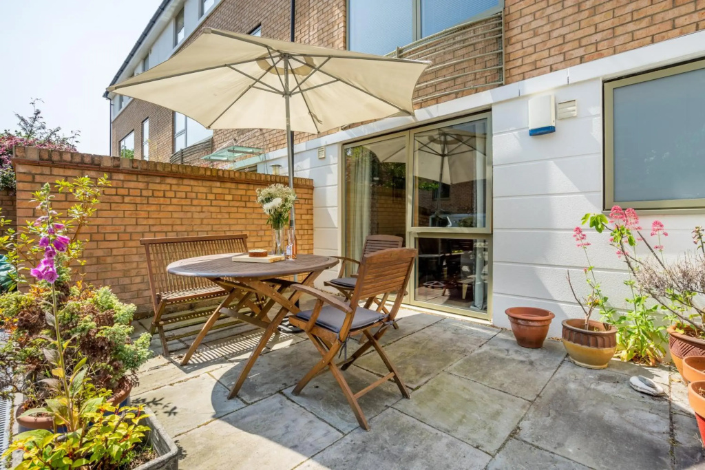10 Summerhouse Mews